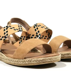 Alpargatas beige bajas con banda elástica para mujer