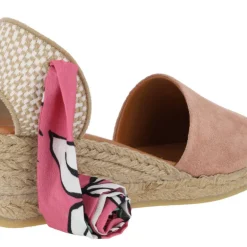 Alpargatas de serraje con cintas estampadas
