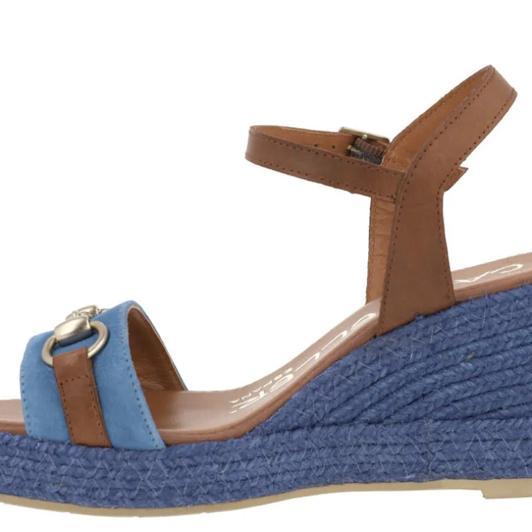 Alpargatas en combinado azul con adorno metálico en la pala
