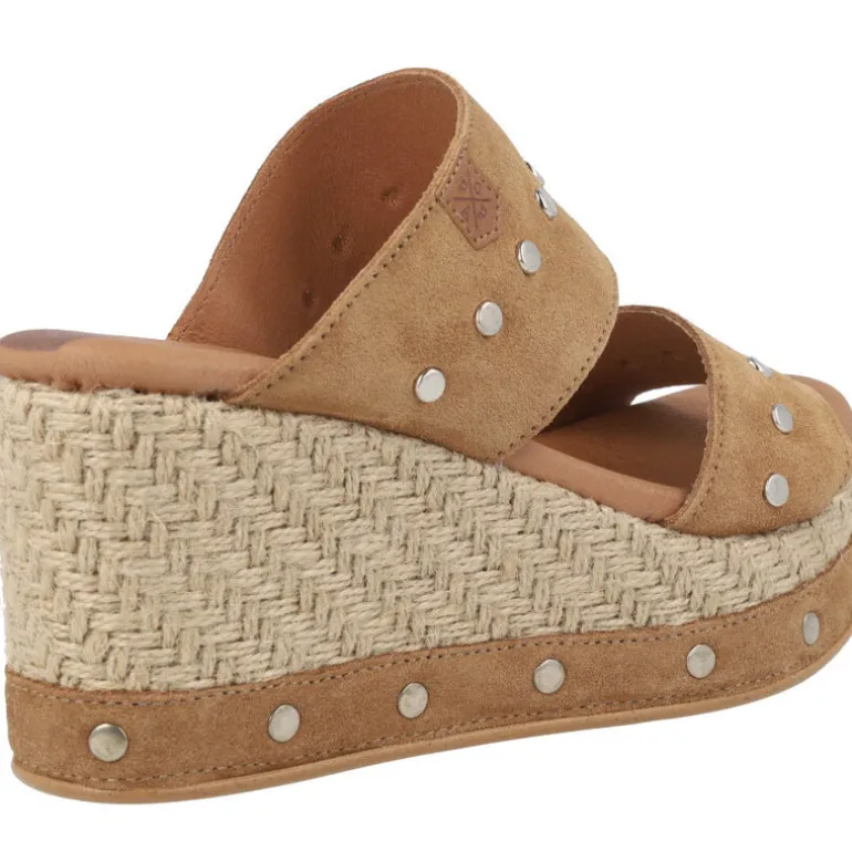 Alpargatas Marion cuero con plataforma y tachas