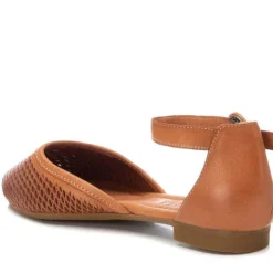 Bailarinas de piel con picados y pulsera al tobillo