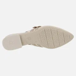 Bailarinas destalonadas en charol beige con pulseras en taupe