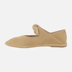 Bailarinas estilo merceditas en serraje camel con lazo al empeine
