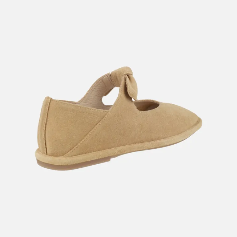 Bailarinas estilo merceditas en serraje camel con lazo al empeine