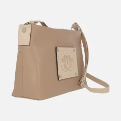 Bolsos de piel con asa bandolera regulable y parche con logo