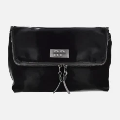 Bolsos en acabado terciopelo con asas intercambiables