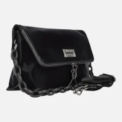 Bolsos en acabado terciopelo con asas intercambiables