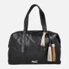 Bolsos estilo bowling en guateado negro con adorno de borlas