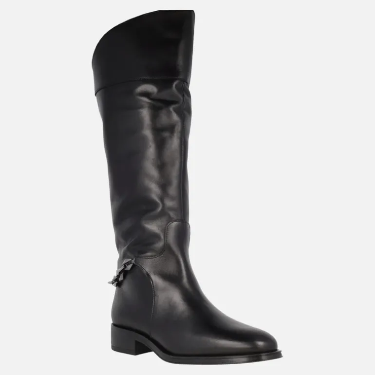 Botas altas de piel negra Couture con adorno de cadena en el talón