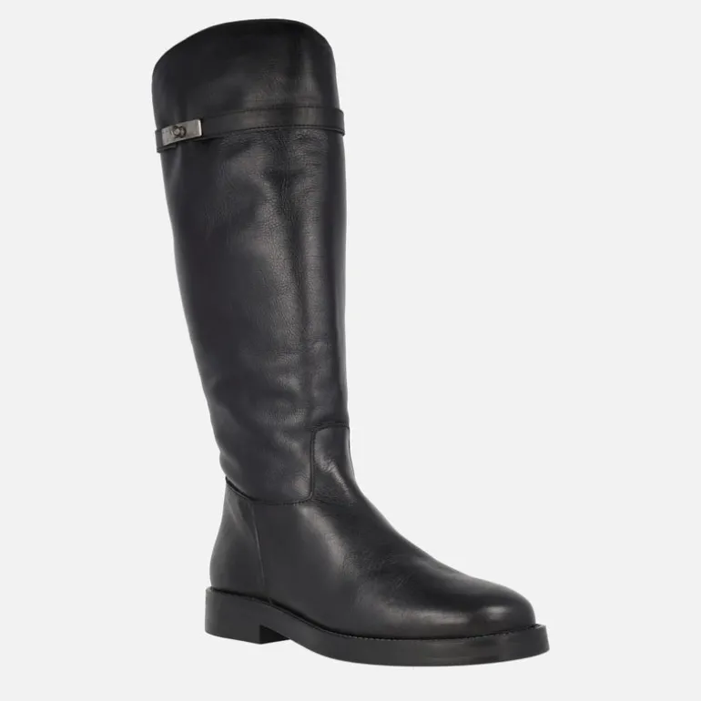 Botas altas en piel negra con adorno metálico