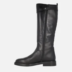 Botas altas en piel negra con adorno metálico