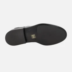 Botas altas en piel negra con adorno metálico