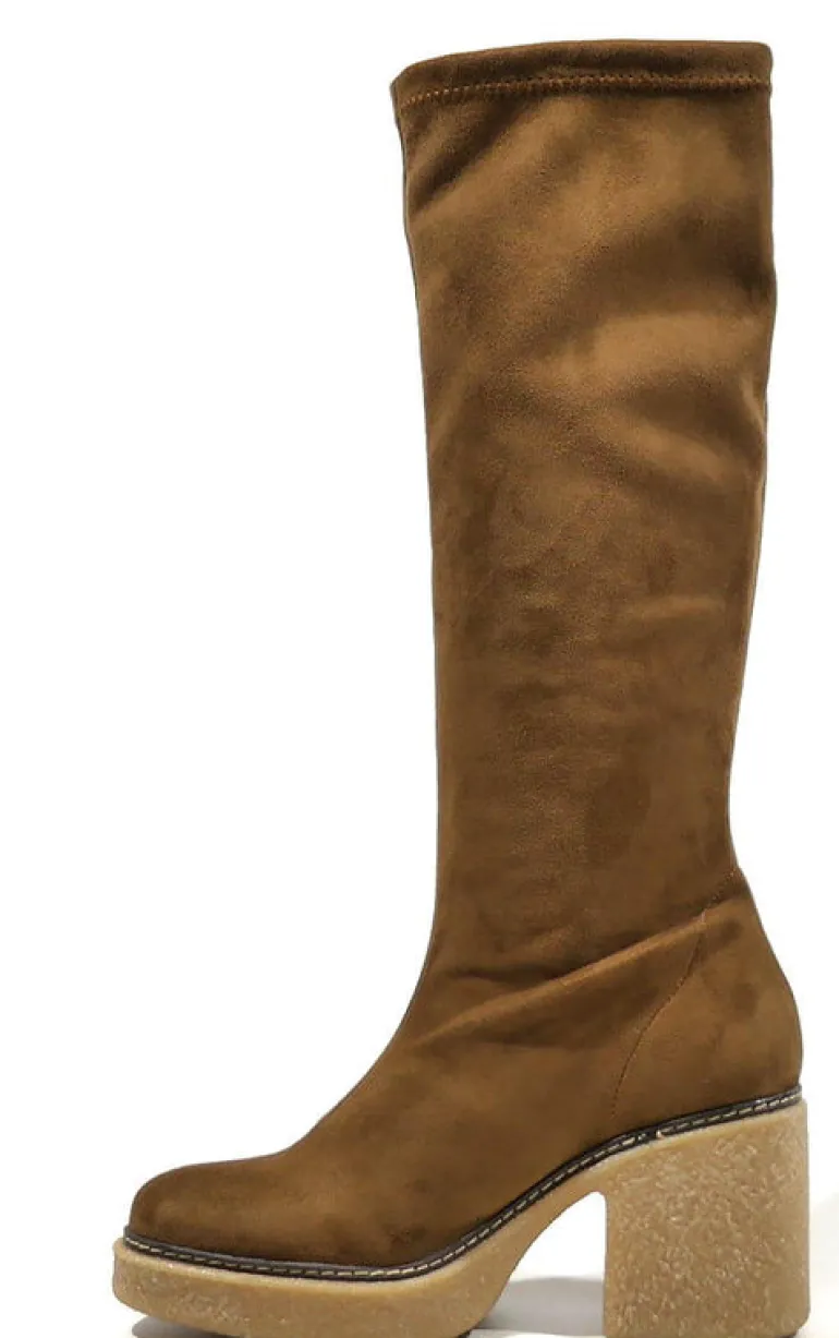 Botas altas en tejido elástico marrón con tacones de goma