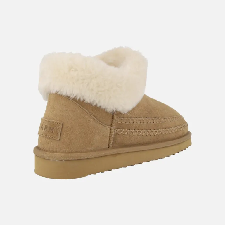 Botas bajas estilo australianas en serraje camel con cuello de pelo