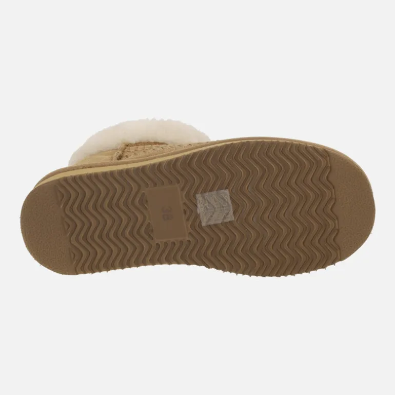 Botas bajas estilo australianas en serraje camel con cuello de pelo