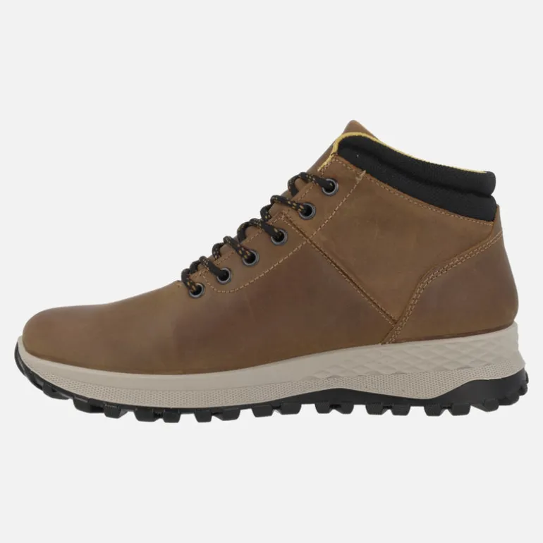 Botas de estilo deportivo en piel engrasada marron con Gore-tex