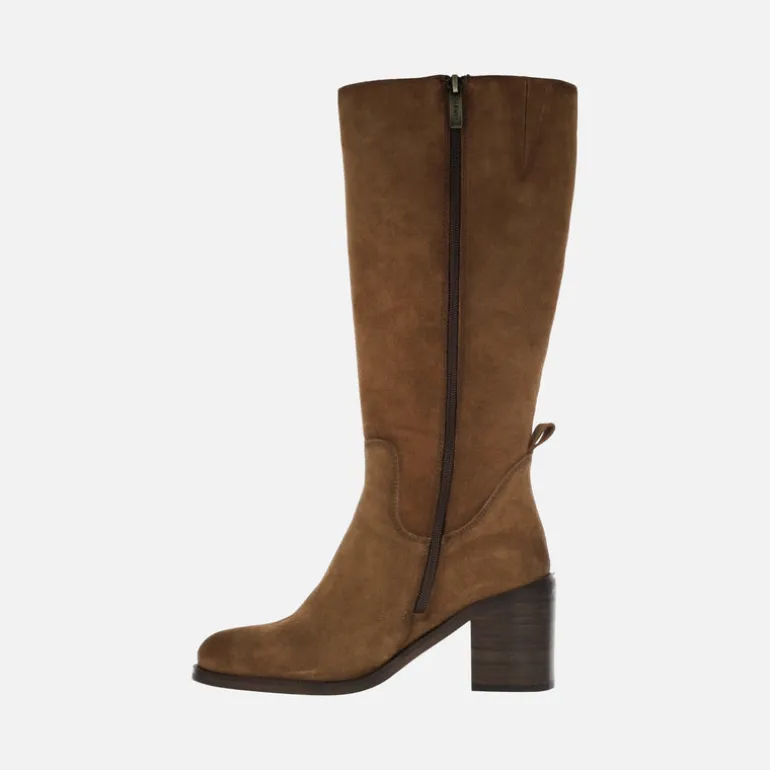 Botas de mujer de caña alta en serraje camel