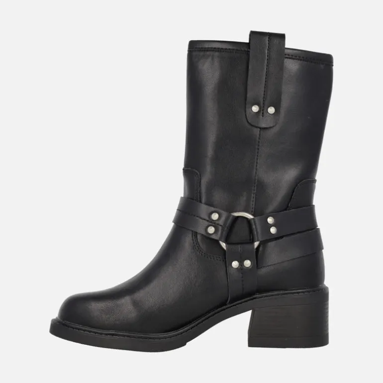 Botas de piel negras estilo motero con hebillas y remaches