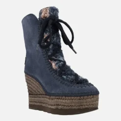 Botas de serraje con cuña alta de yute y pala de borreguillo