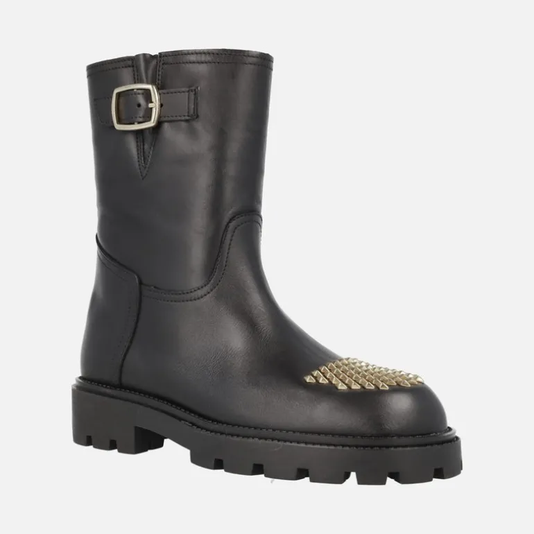 Botas negras de piel Agnes con tachas doradas en la puntera