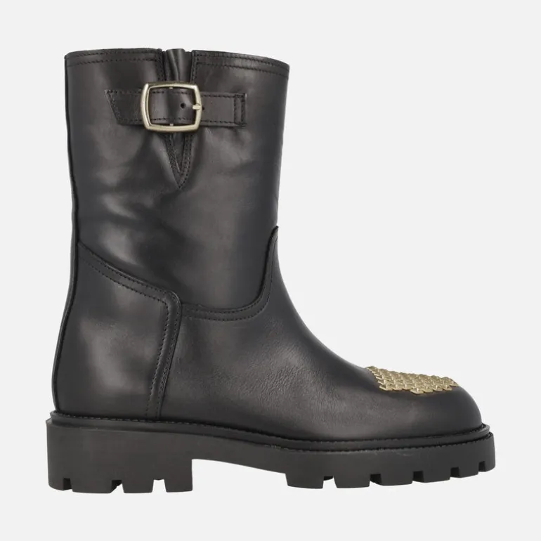 Botas negras de piel Agnes con tachas doradas en la puntera