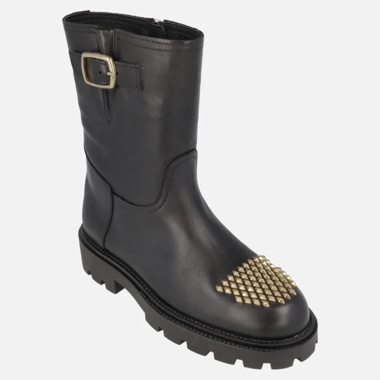 Botas negras de piel Agnes con tachas doradas en la puntera