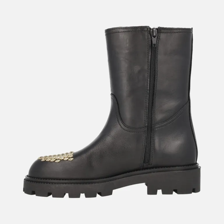 Botas negras de piel Agnes con tachas doradas en la puntera