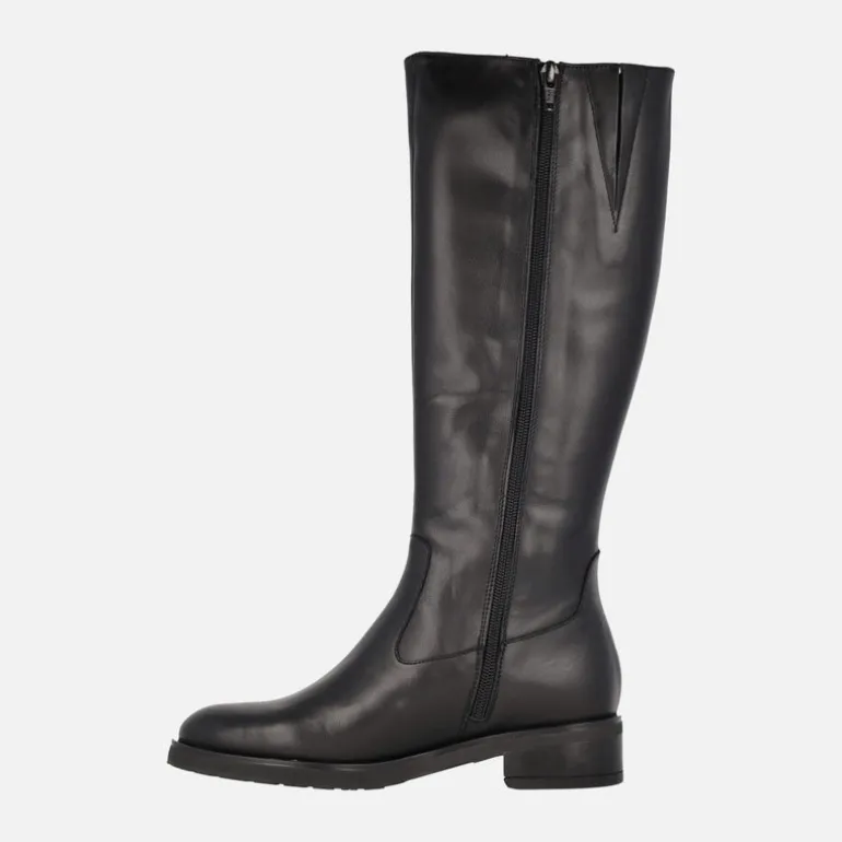 Botas negras de piel con caña alta y logo metálico Wonders