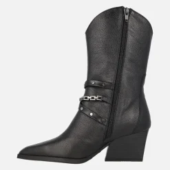 Botas negras de piel estilo cowboy con cadena y remaches de Hispanitas