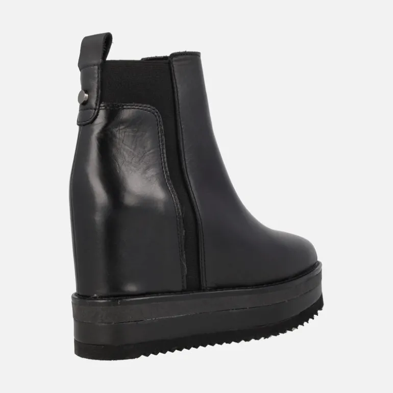 Botines Alpe Vanity en piel negra con cuña interior