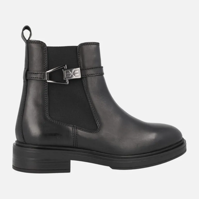 Botines Arabia en piel negra con adorno metálico