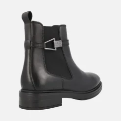 Botines Arabia en piel negra con adorno metálico