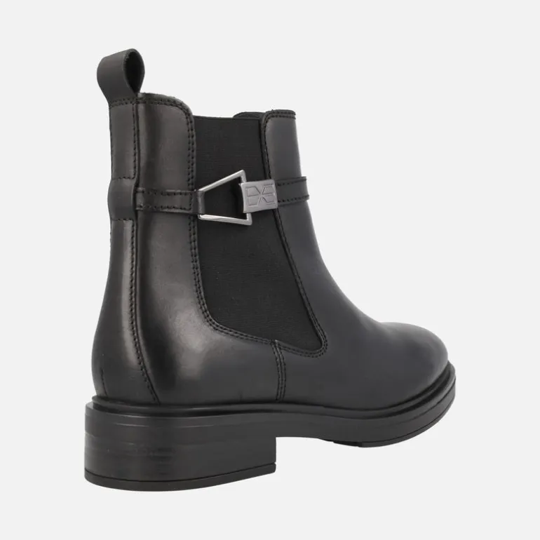 Botines Arabia en piel negra con adorno metálico