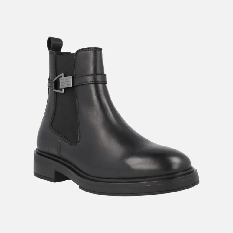 Botines Arabia en piel negra con adorno metálico