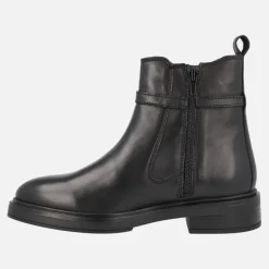 Botines Arabia en piel negra con adorno metálico