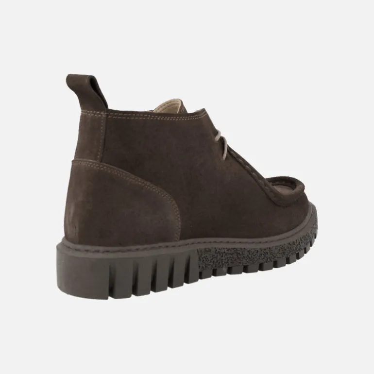 Botines bajos con cordones estilo wallabee en serraje marrón