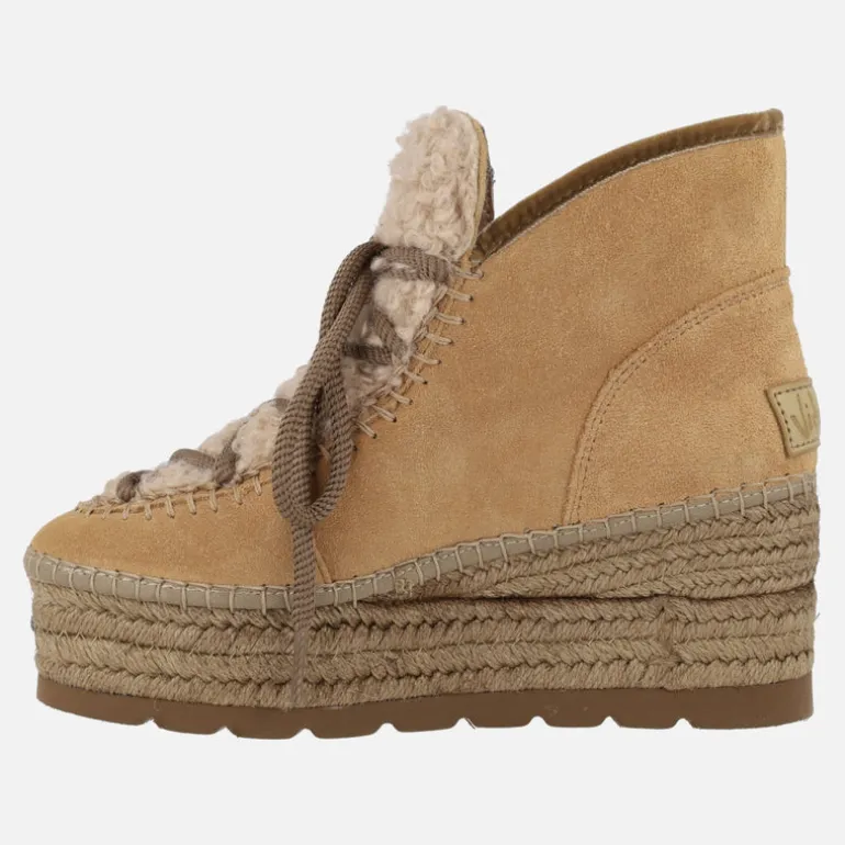 Botines bajos en ante con pala de borreguillo y cuña baja de yute