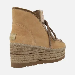 Botines bajos en ante con pala de borreguillo y cuña baja de yute