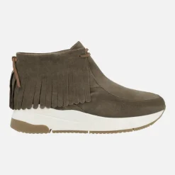 Botines bajos en serraje taupe con flecos