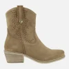 Botines camperos de serraje color camel con picados
