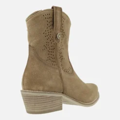 Botines camperos de serraje color camel con picados