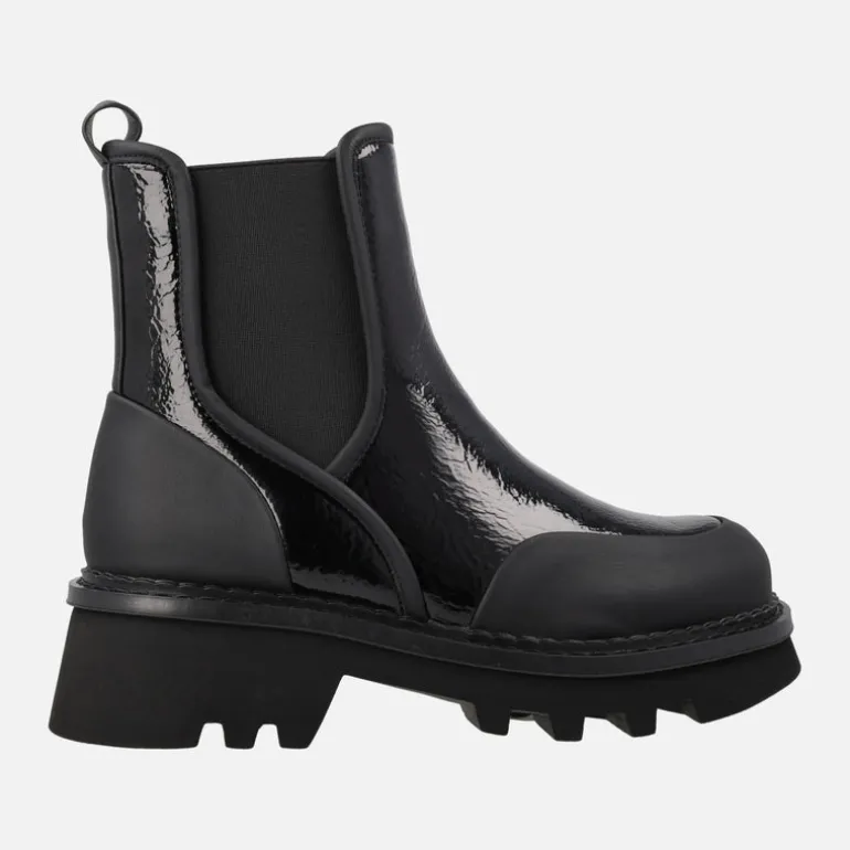 Botines chelsea en charol negro con piso track Ring