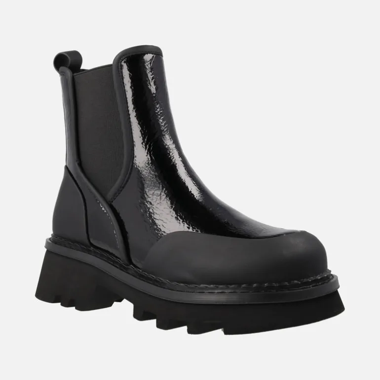Botines chelsea en charol negro con piso track Ring