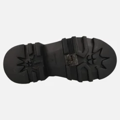Botines chelsea en charol negro con piso track Ring