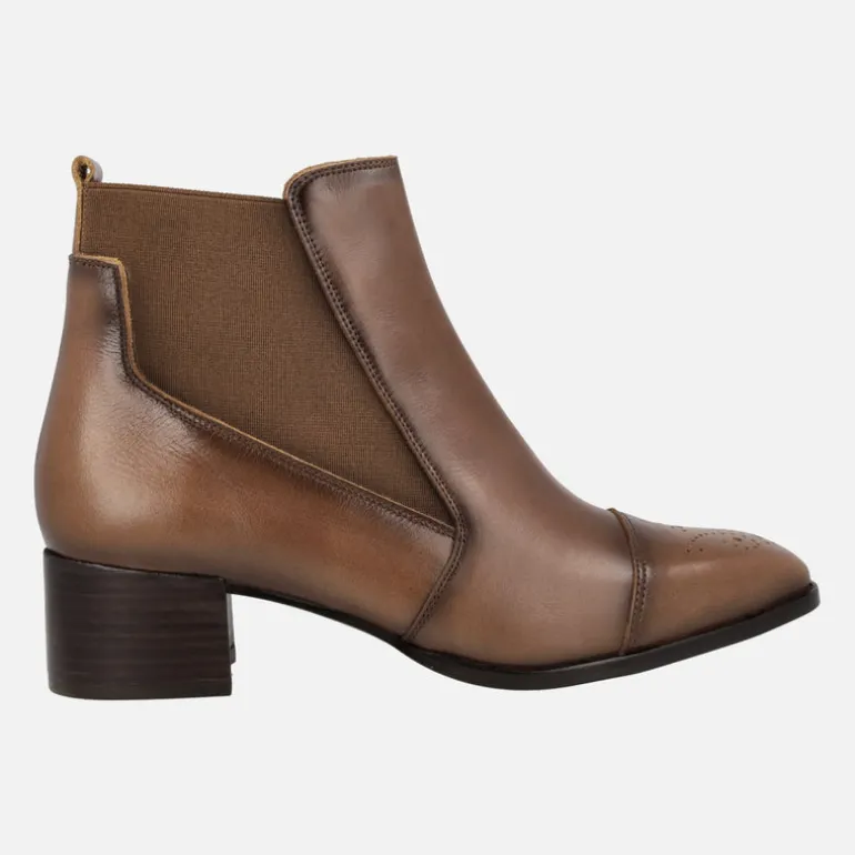Botines chelsea para mujer con picados en la puntera