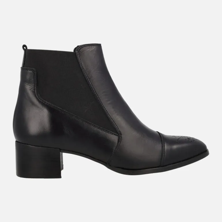 Botines chelsea para mujer con picados en la puntera