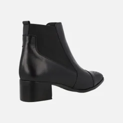Botines chelsea para mujer con picados en la puntera
