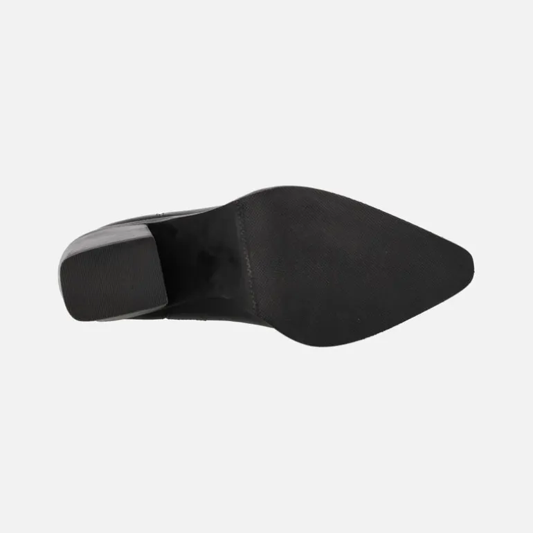 Botines cowboy en piel negra con caña alta y tacones de 8 cms
