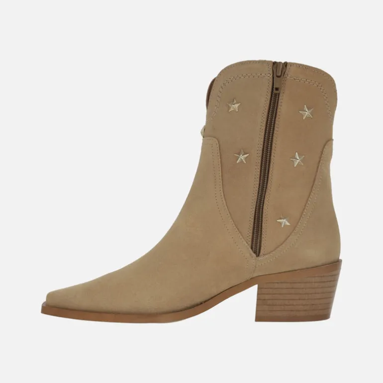 Botines cowboy en serraje camel con estrellas doradas