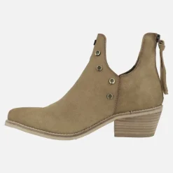 Botines Cut out con remaches y cremallera trasera